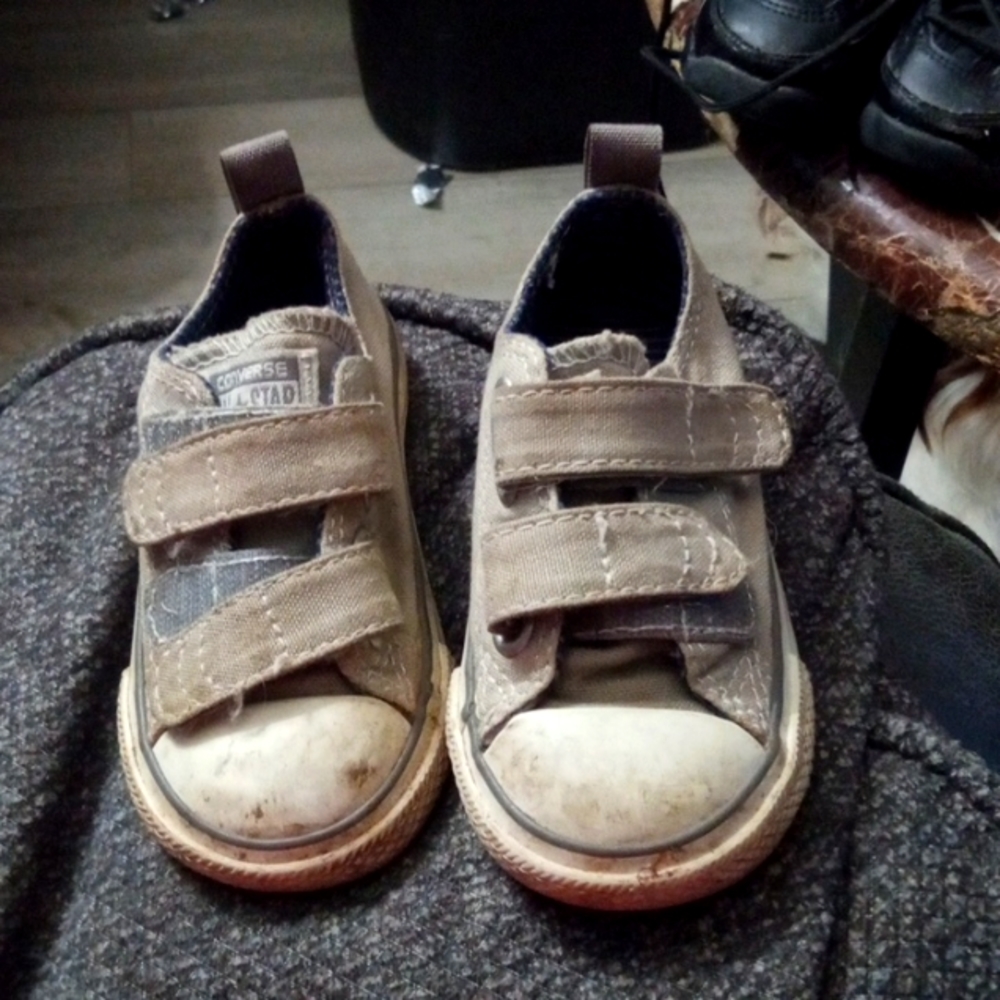 Boys shoes